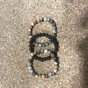 Stretch bracelet. Semi precious stone and wood